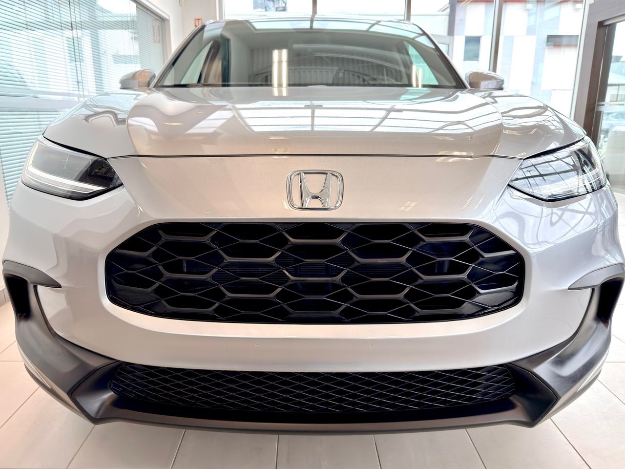 2025 Honda HR-V Silver Notre-Dame-des-Prairies - photo #7