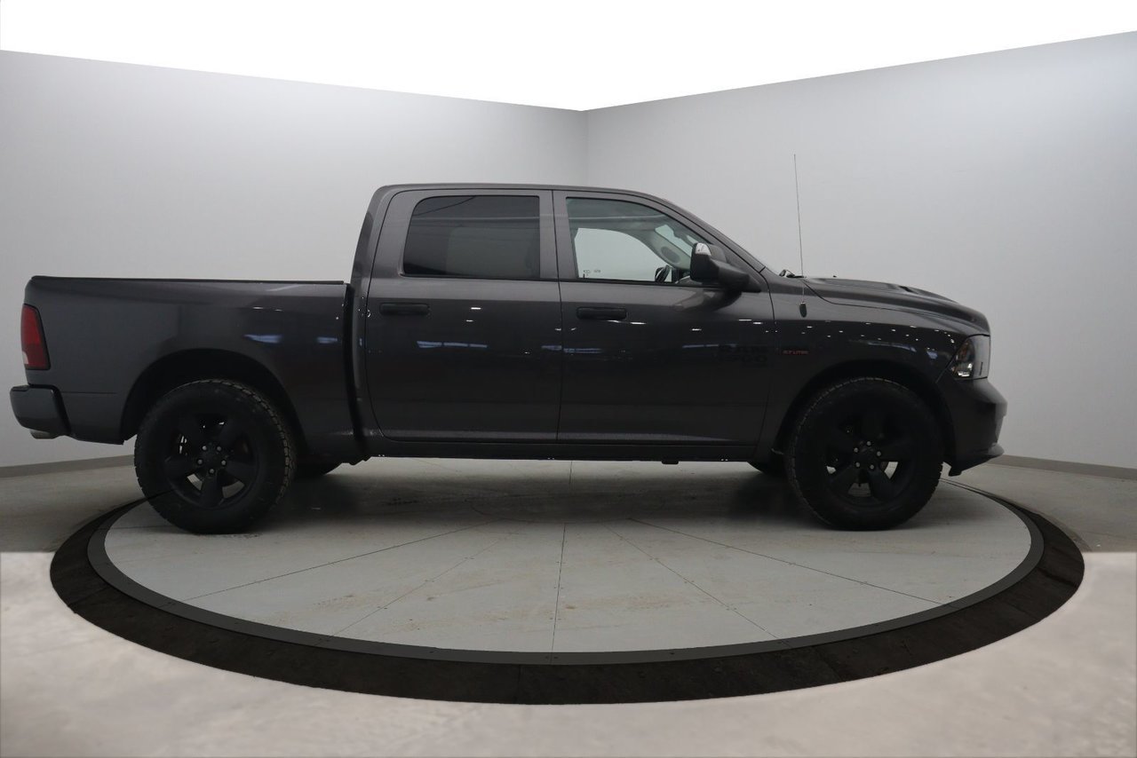 2020 Ram 1500 Classic VIN 3C6RR7KT4LG183911 Grey Chicoutimi - photo #2