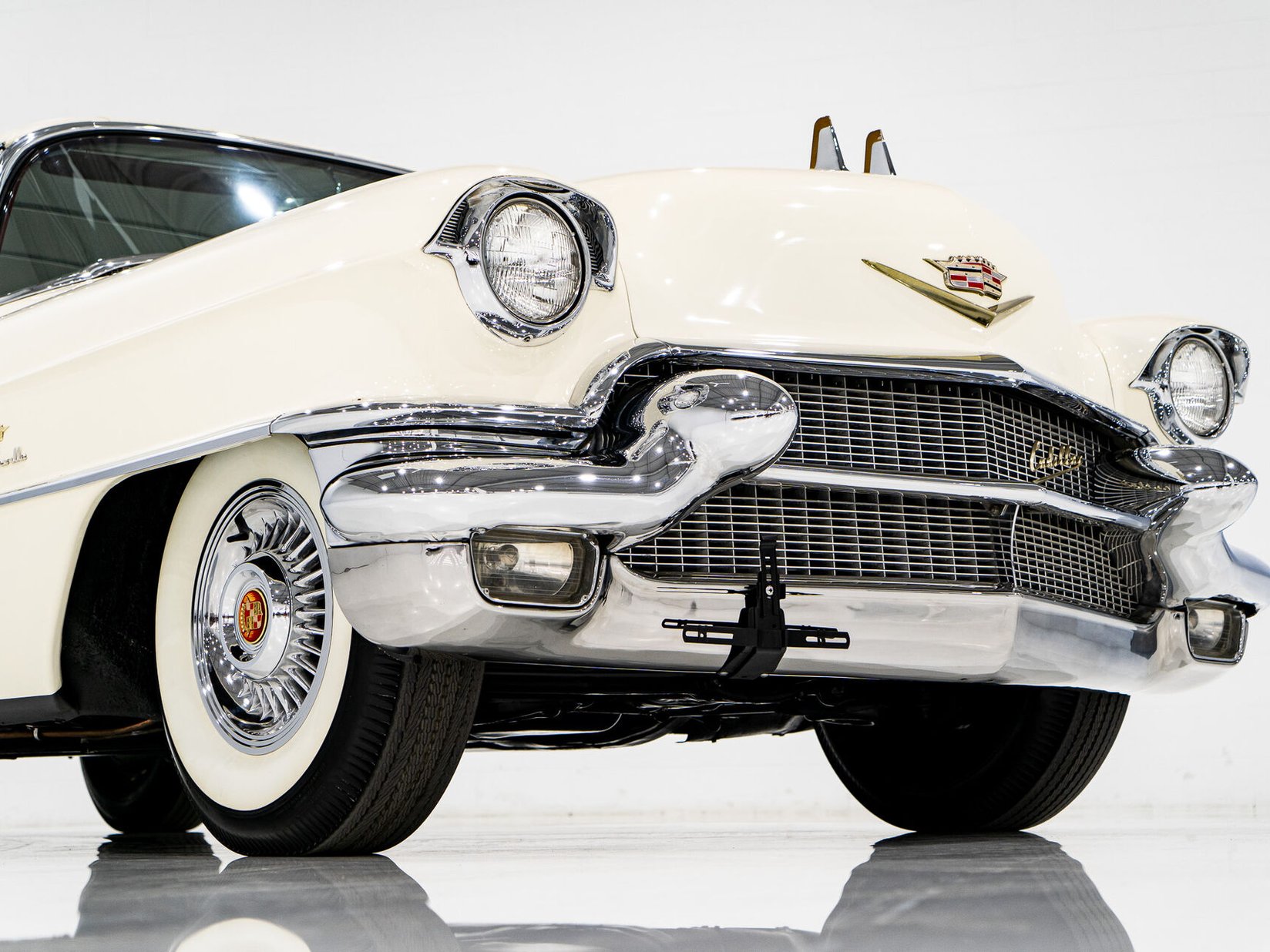 1956 Cadillac Eldorado Seville With Factory A/C | PRIX EN USD White Montreal - photo #34