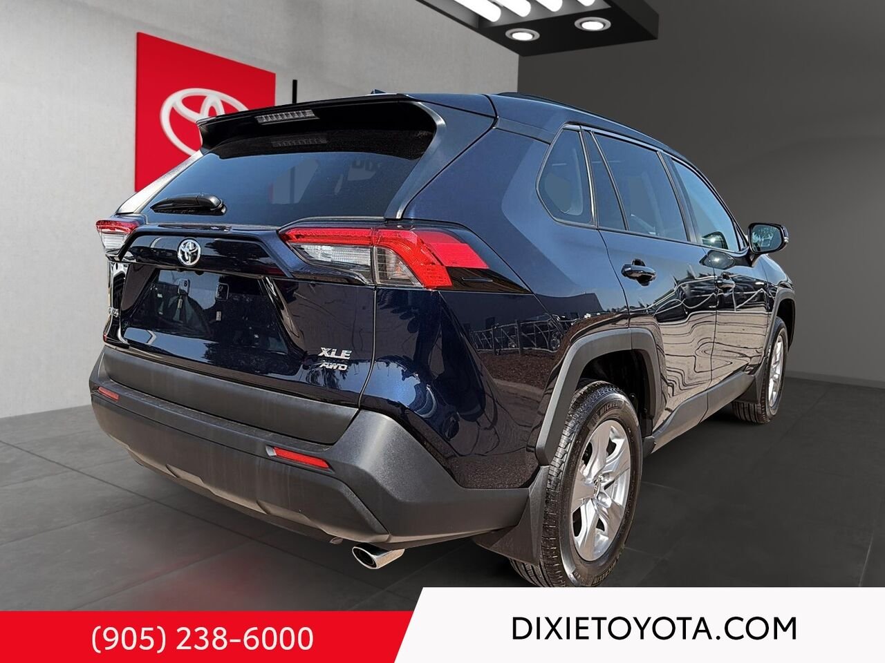 2025 Toyota RAV4 XLE AWD / CLEAN CARFAX / HEATED SEATS / MOONROOF / ALLOY WHEELS / CARPLAY AND ANDROID AUTO Blue Mississauga - photo #3