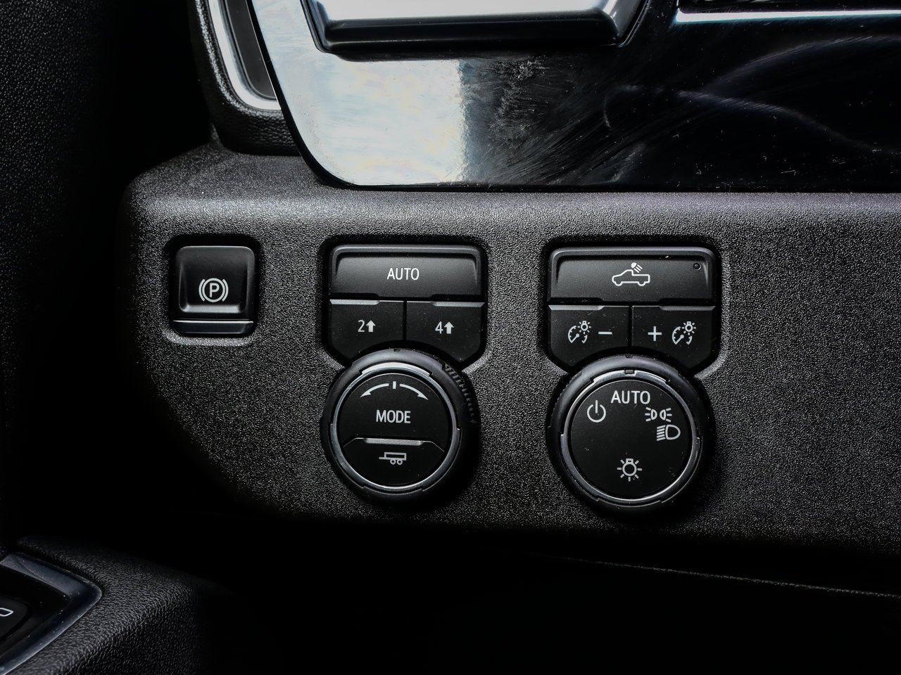 2026 Chevrolet Silverado 1500 4WD Crew Cab 147 LT Black Sherwood Park - photo #18