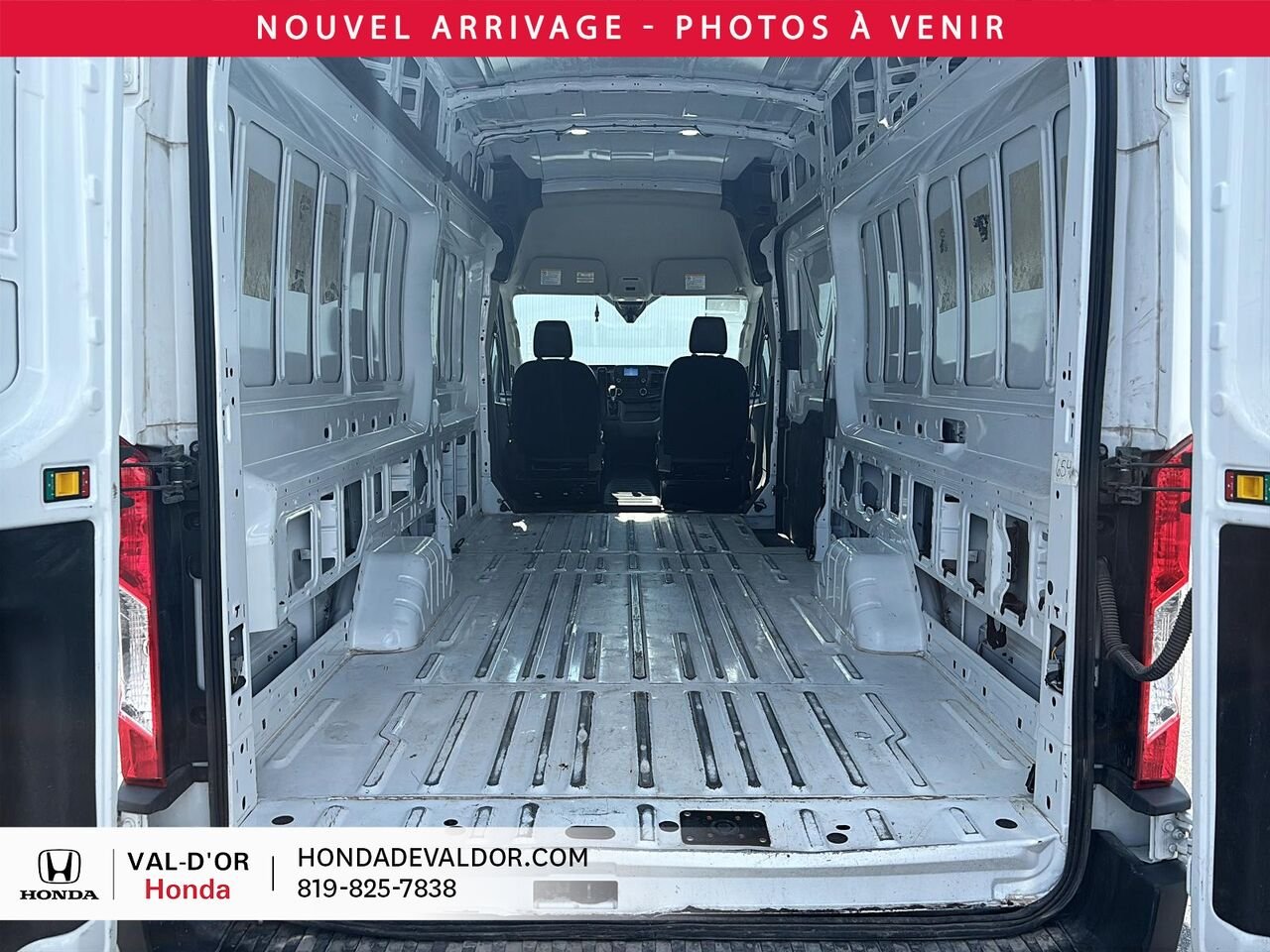 2025 Ford Transit fourgon utilitaire T-250 EL TI toit surélevé 148 po PNBV de 9 070 lb White Val-d'Or - photo #4