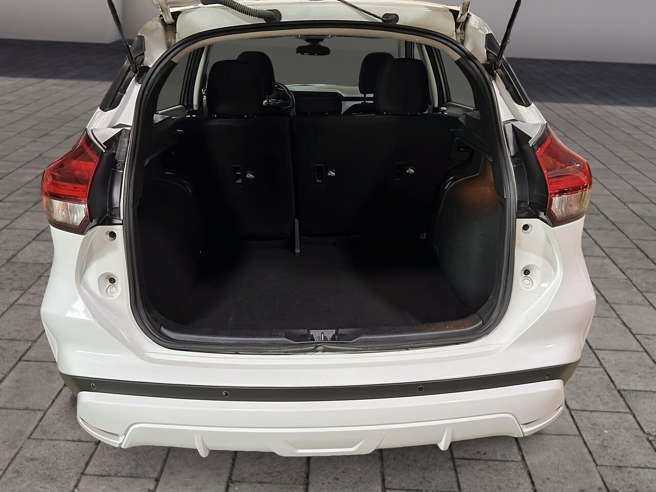 2022 Nissan Kicks S TA White Québec - photo #5
