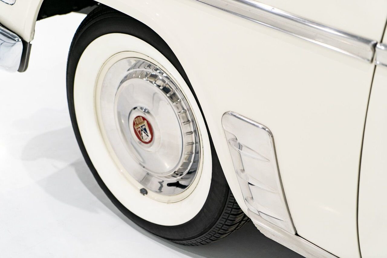 Ford Crestline Skyliner rare glass top long term ownership 1954 Blanc Montréal - photo #45