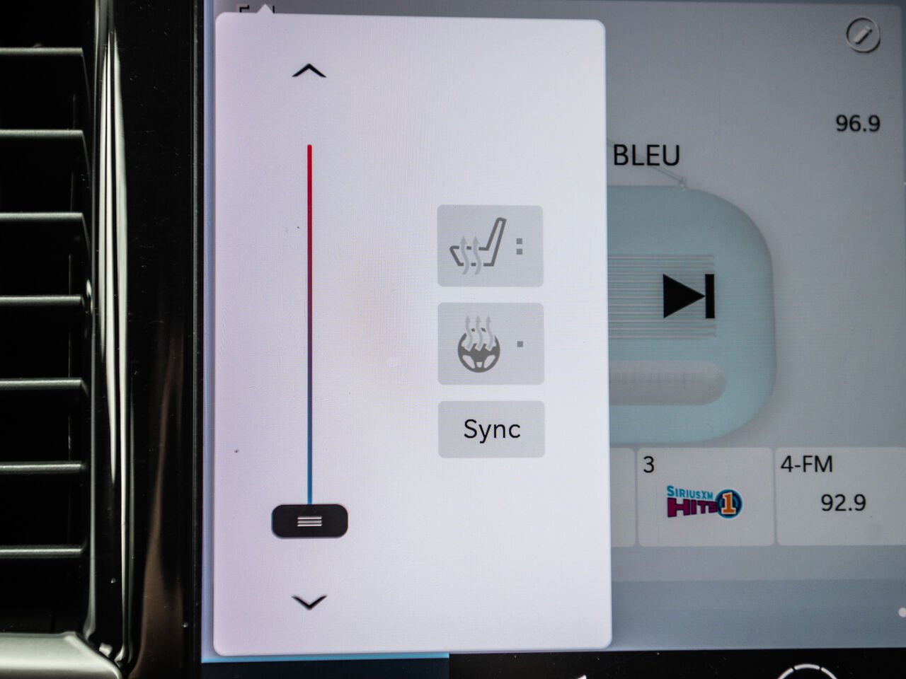 Chrysler Pacifica Hybrid 2023 Bleu Sainte-Julienne - photo #22
