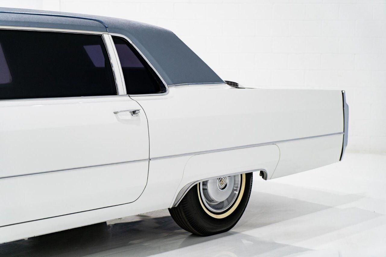 Cadillac Fleetwood **PRICE IN USD** Factory Limo dual AC with only 18,892 miles 1966 Blanc Montréal - photo #29