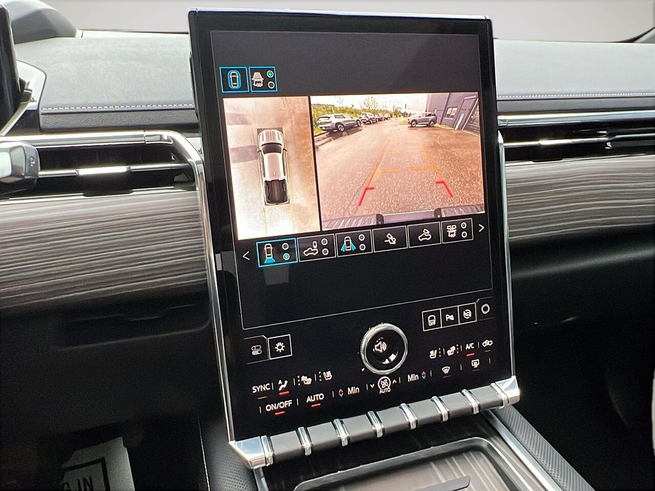 2025 GMC Sierra EV DENALI White Québec - photo #18