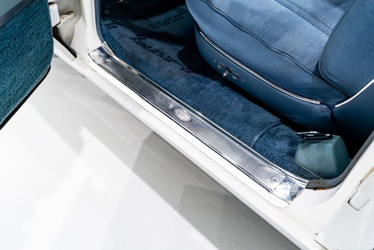 Cadillac Fleetwood **PRICE IN USD** Factory Limo dual AC with only 18,892 miles 1966 Blanc Montréal - photo #73