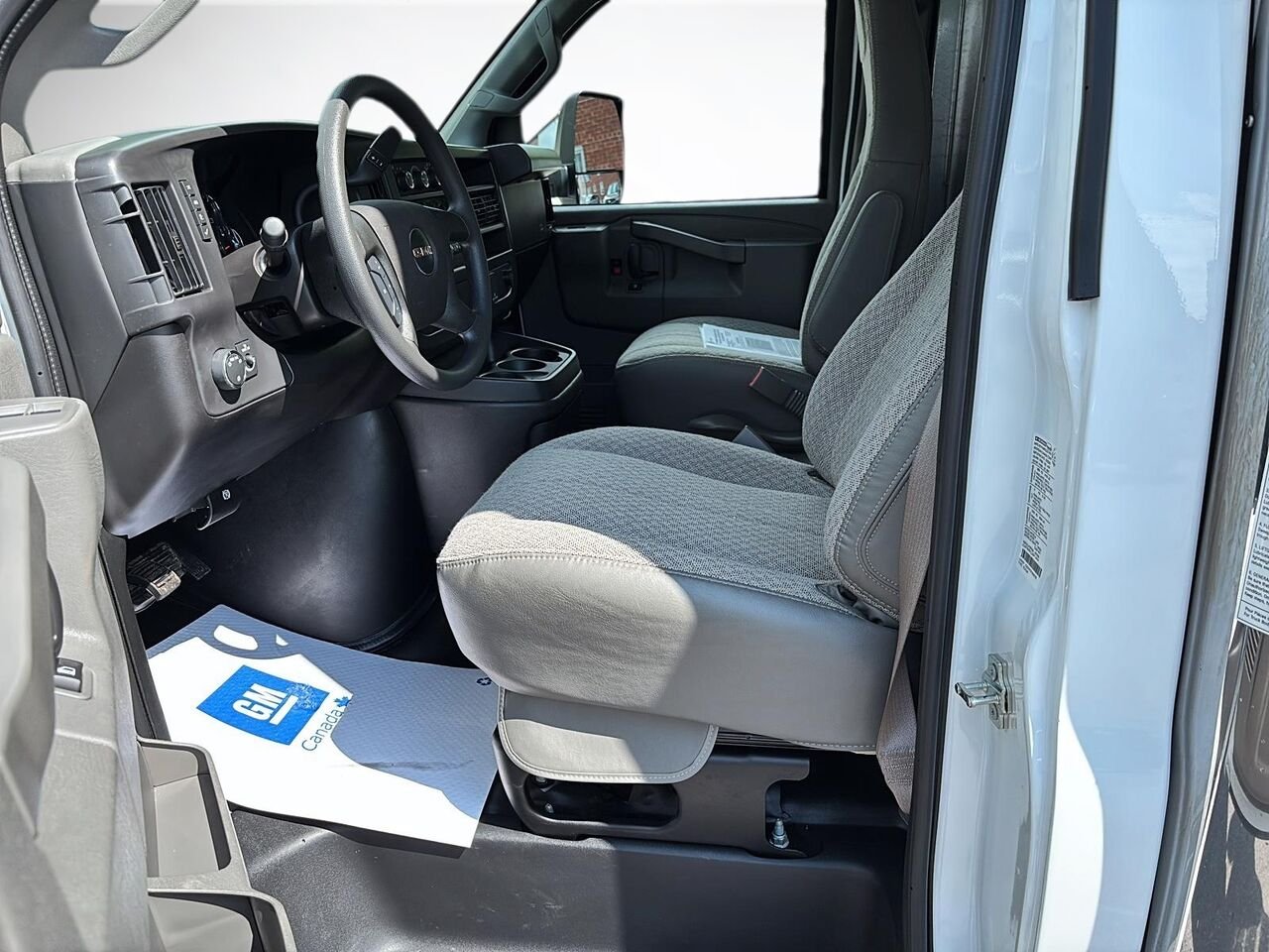 2026 GMC Savana Commercial Cutaway 3500 fourgonnette 139 po SUMMIT WHITE Saint-Hyacinthe - photo #6