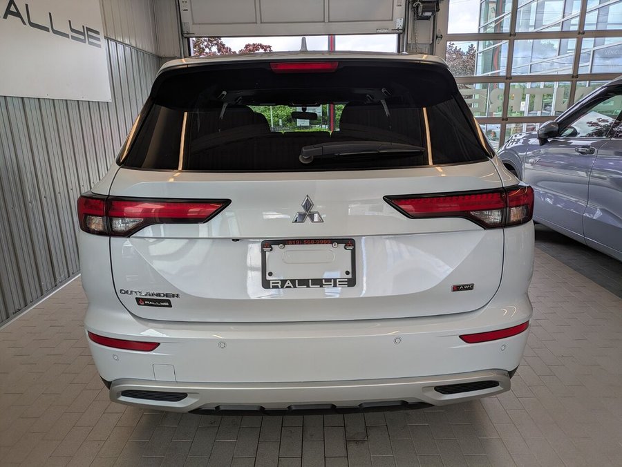 2024 Mitsubishi Outlander SE AWD White