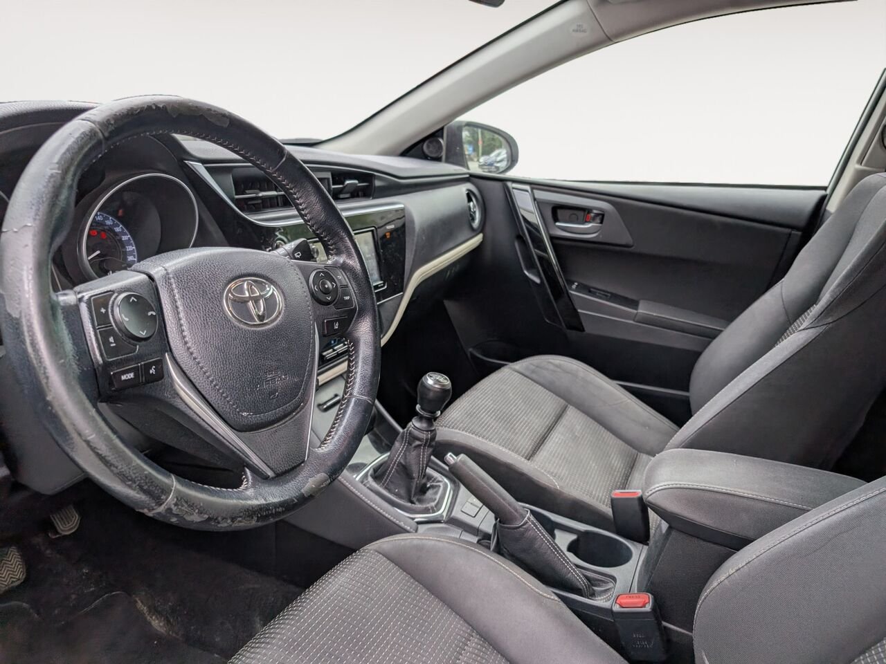 2018 Toyota Corolla iM JTNKARJE2JJ571162 White Sherbrooke - photo #6