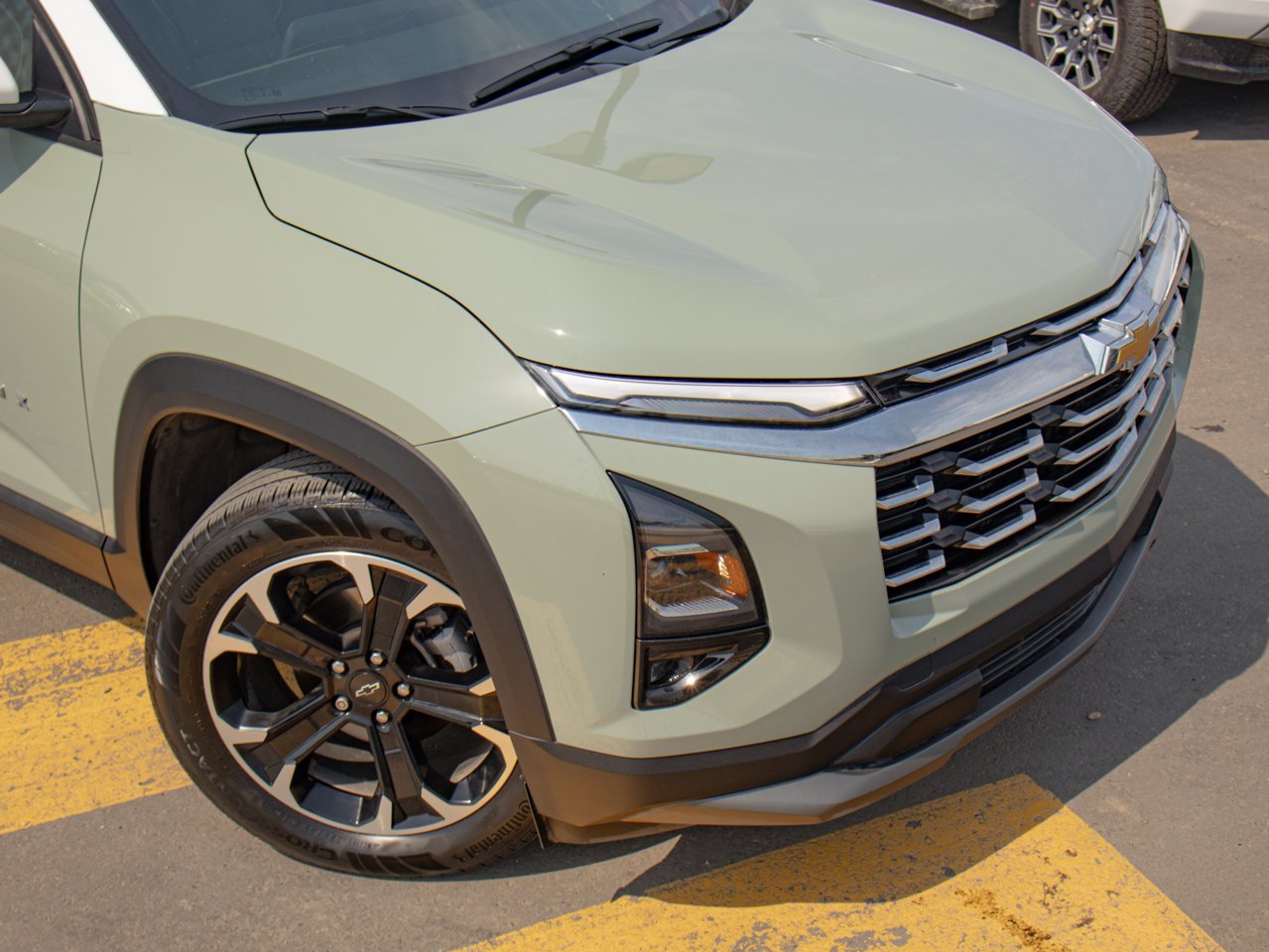 2025 Chevrolet Equinox AWD 4dr LT w/2LT Green Sherwood Park - photo #15