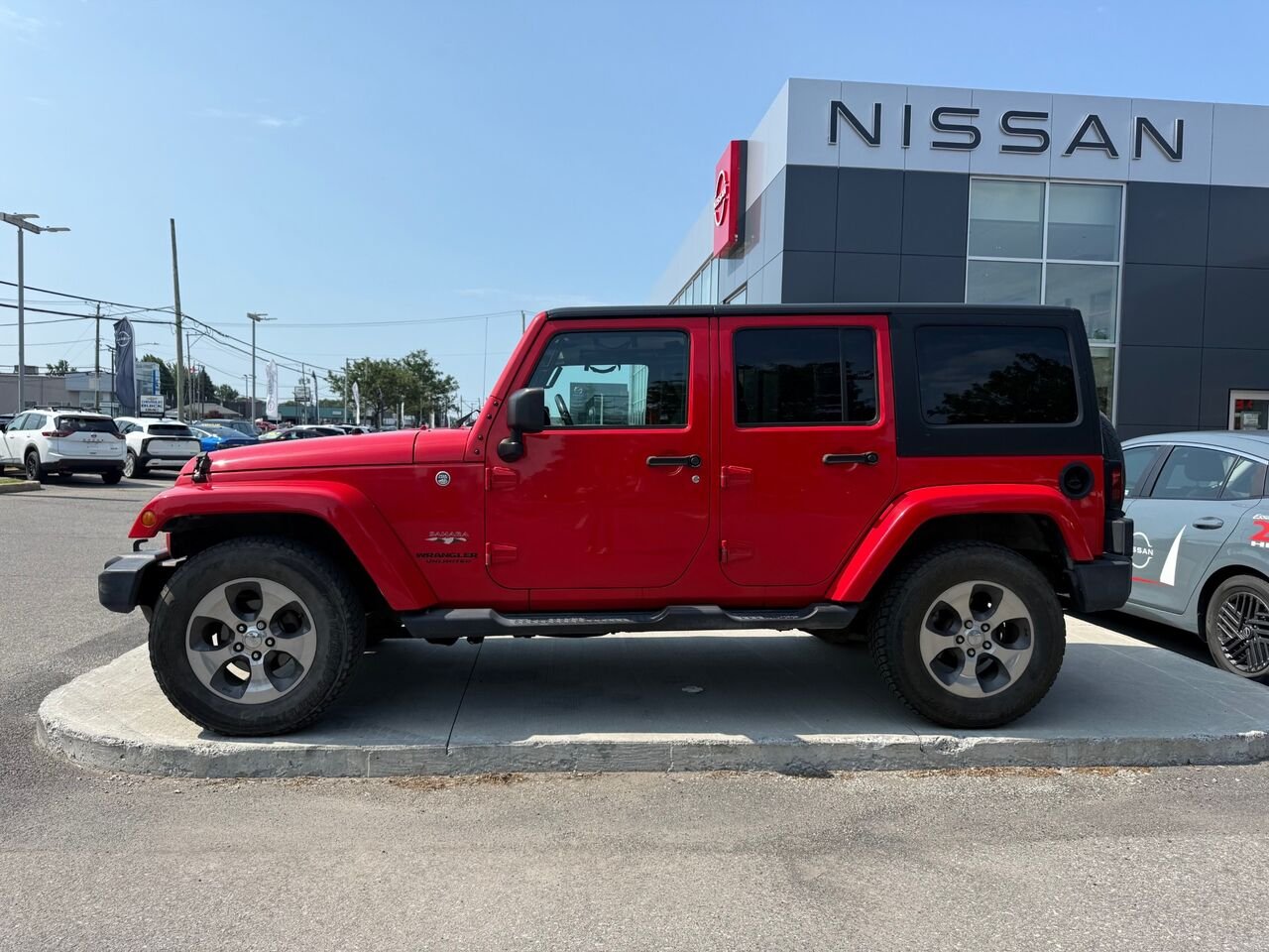 2017 Jeep Wrangler Unlimited Modèle Sahara 4 portes traction intégrale Red Châteauguay - photo #7