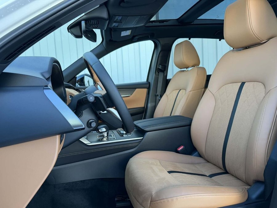 Mazda CX-90 hybride léger Signature, 6 passagers, Mode hybride, awd, Toit ouvrant pano, Écran 360 pano, cuir 2025 Blanc rhodium métallisé