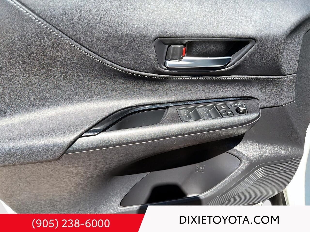 2022 Toyota Venza HYBRID LE AWD / HEATED SEATS / TOYOTA SAFETY SENSE / CARPLAY AND ANDROID AUTO Blizzard Pearl Mississauga - photo #7