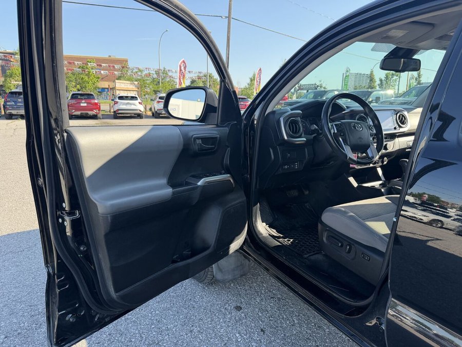 TOYOTA TACOMA DBL CAB SR5/TRD 2022 2022 Noir