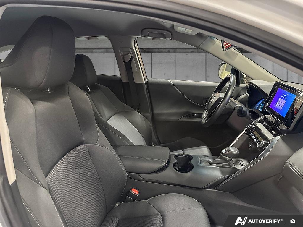 2023 Toyota Venza 2602013A | LE White Edmonton - photo #21