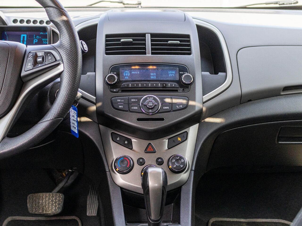 2012 Chevrolet Sonic Hayon 5 portes LT Orange Châteauguay - photo #9