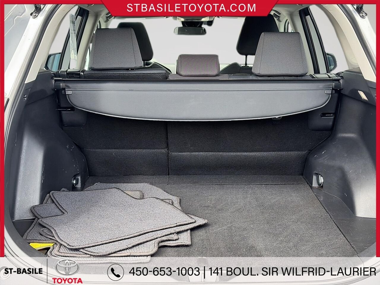 Toyota RAV4 Hybride 2025 Ciel argent métallisé Saint-Basile-le-Grand - photo #8