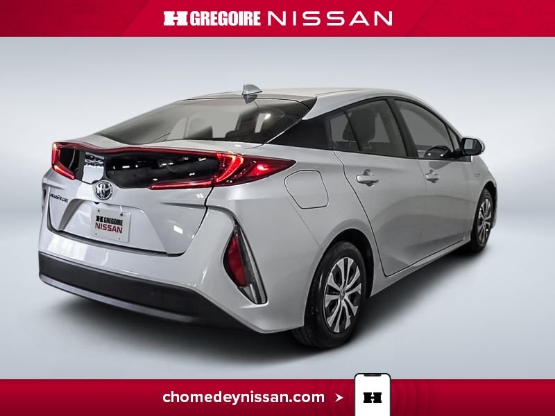 2022 Toyota Prius White Blainville - photo #8