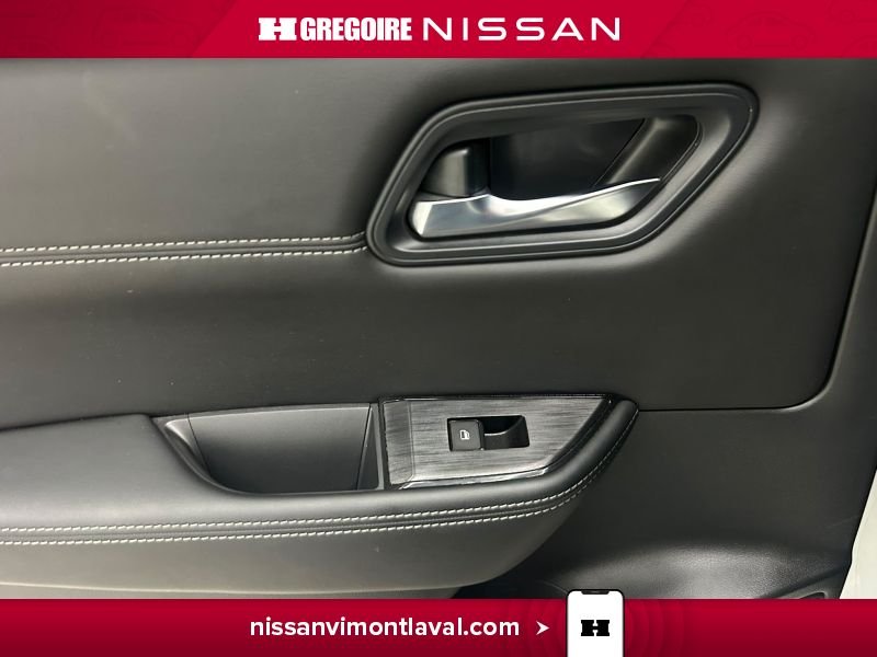 Nissan Rogue 2023 Blanc Laval - photo #18