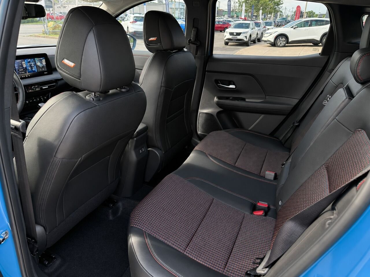 NISSAN Kicks KICKS SR PRIVIL GE 2026 Bleu glacial arctique/Noir intense Châteauguay - photo #15