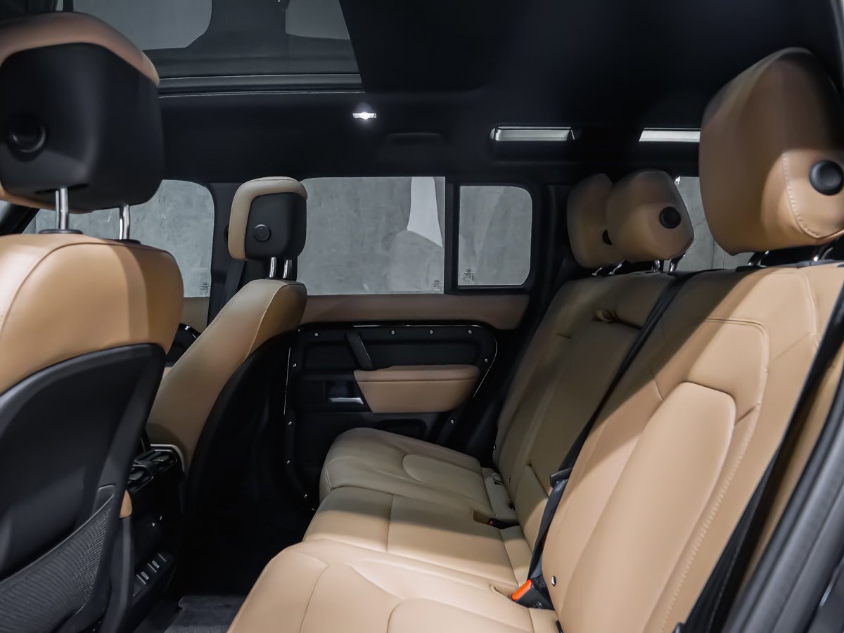 2026 Land Rover Defender X-Dynamic SE V8 Black Montreal - photo #39