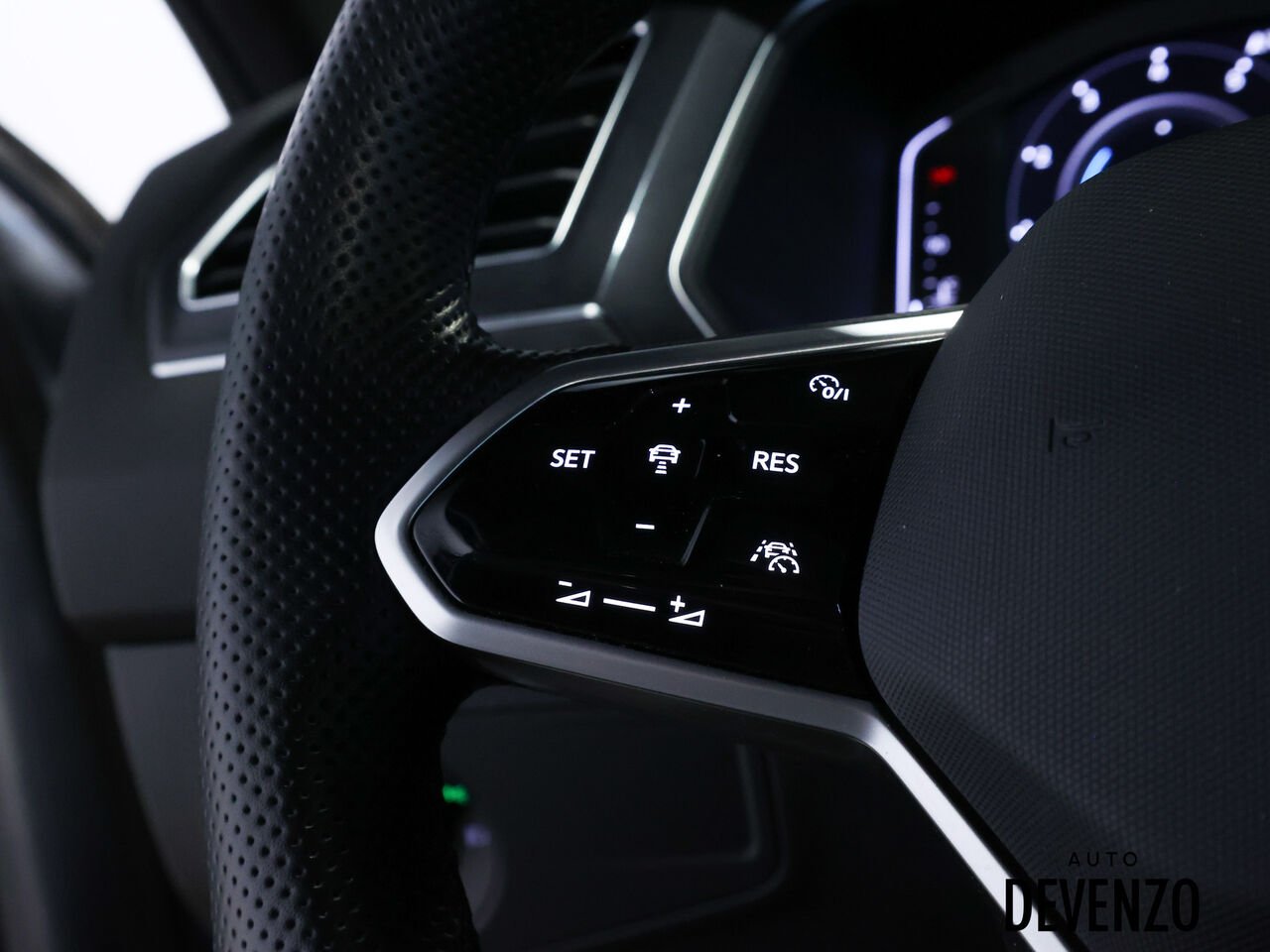 2023 Volkswagen Tiguan Silver Saint-Eustache - photo #16