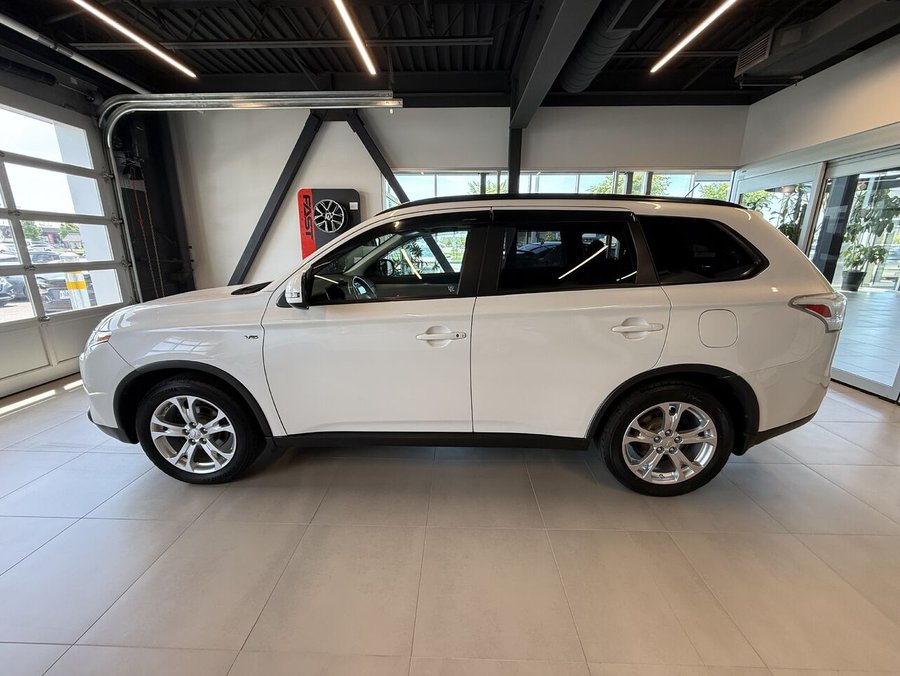 Mitsubishi Outlander SE AWD, 7 passagers, Démarreur à distance 2015 Blanc