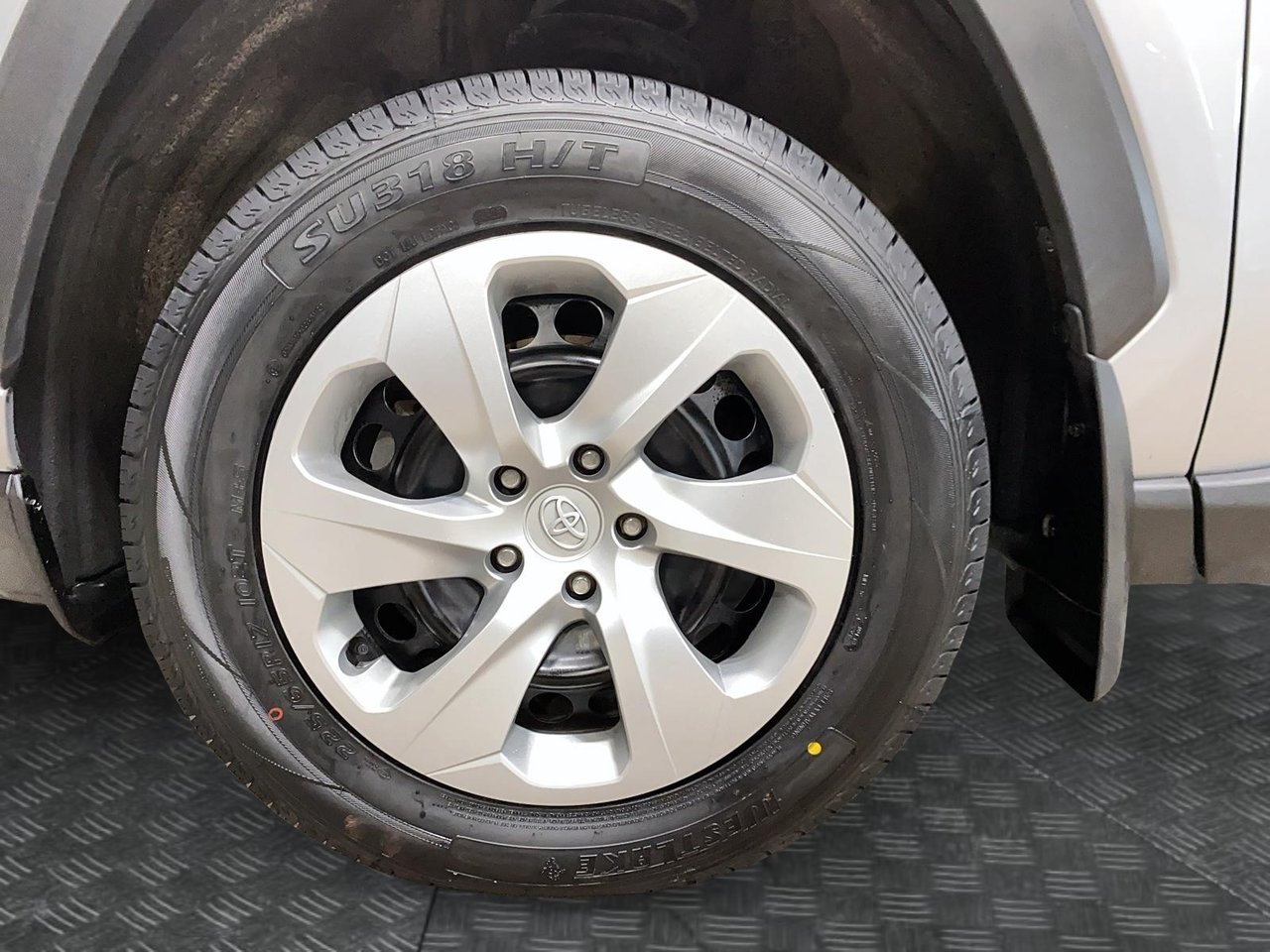 Toyota RAV4 NIV 2T3B1RFV2NW261100 2022 Gris Chicoutimi - photo #6