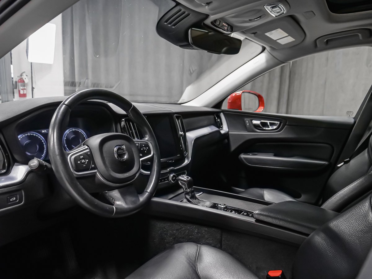 Volvo XC60 Momentum 2019 Montréal - photo #1