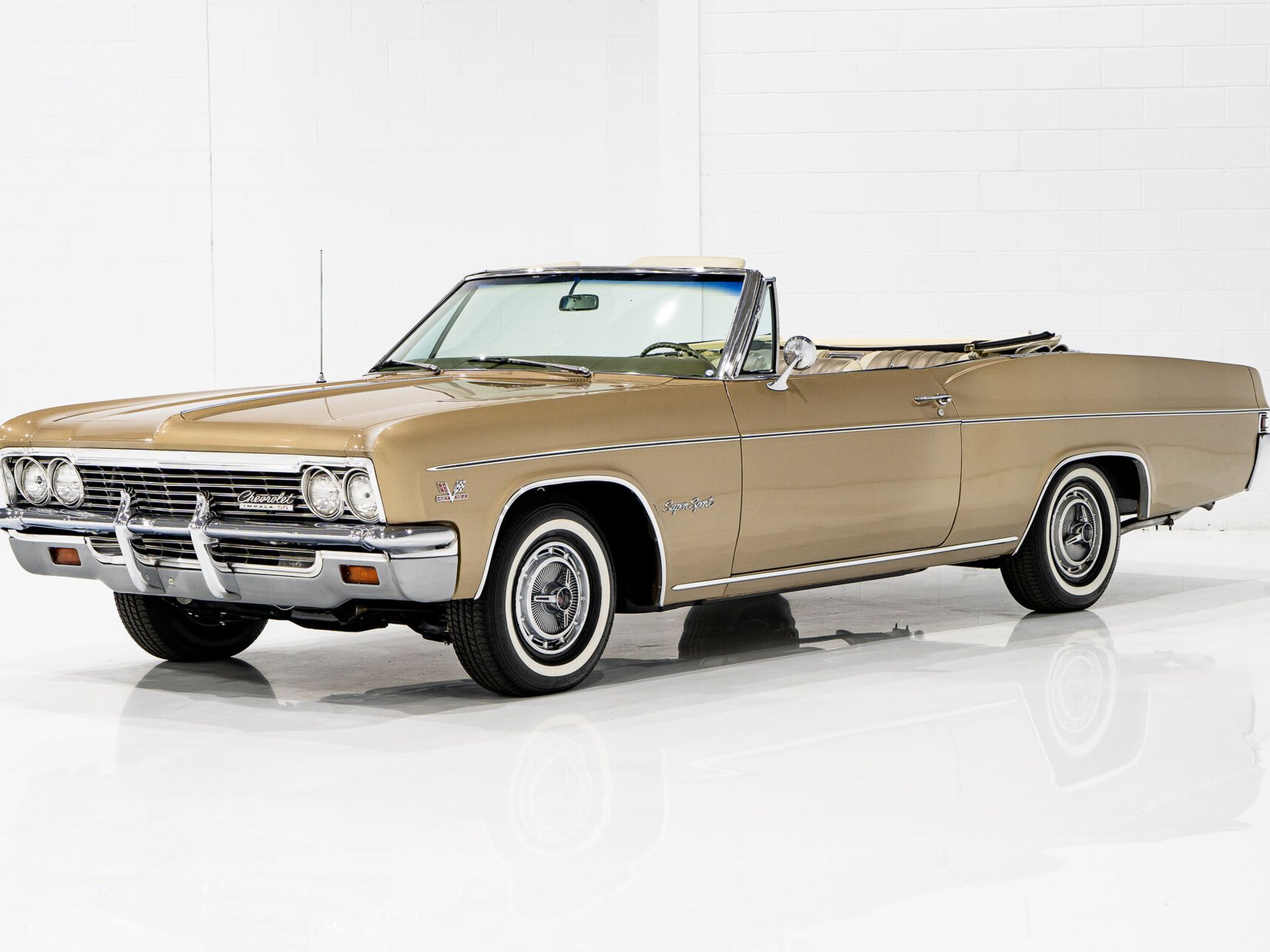 Chevrolet Impala 427 Convertible fully loaded with A/C **PRIX EN USD** 1966 Montréal - photo #0
