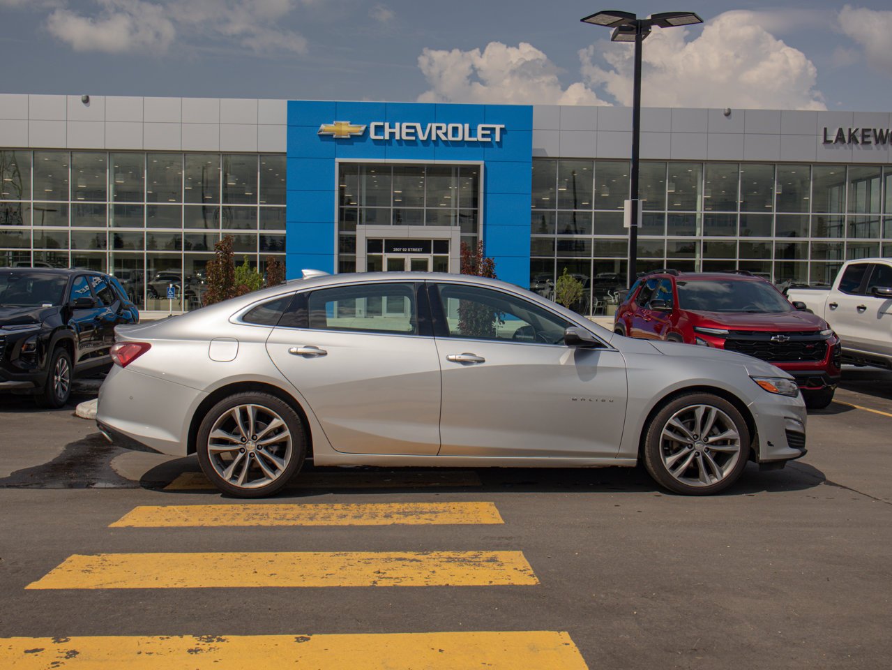 2020 Chevrolet Malibu 4dr Sdn Premier White Sherwood Park - photo #11