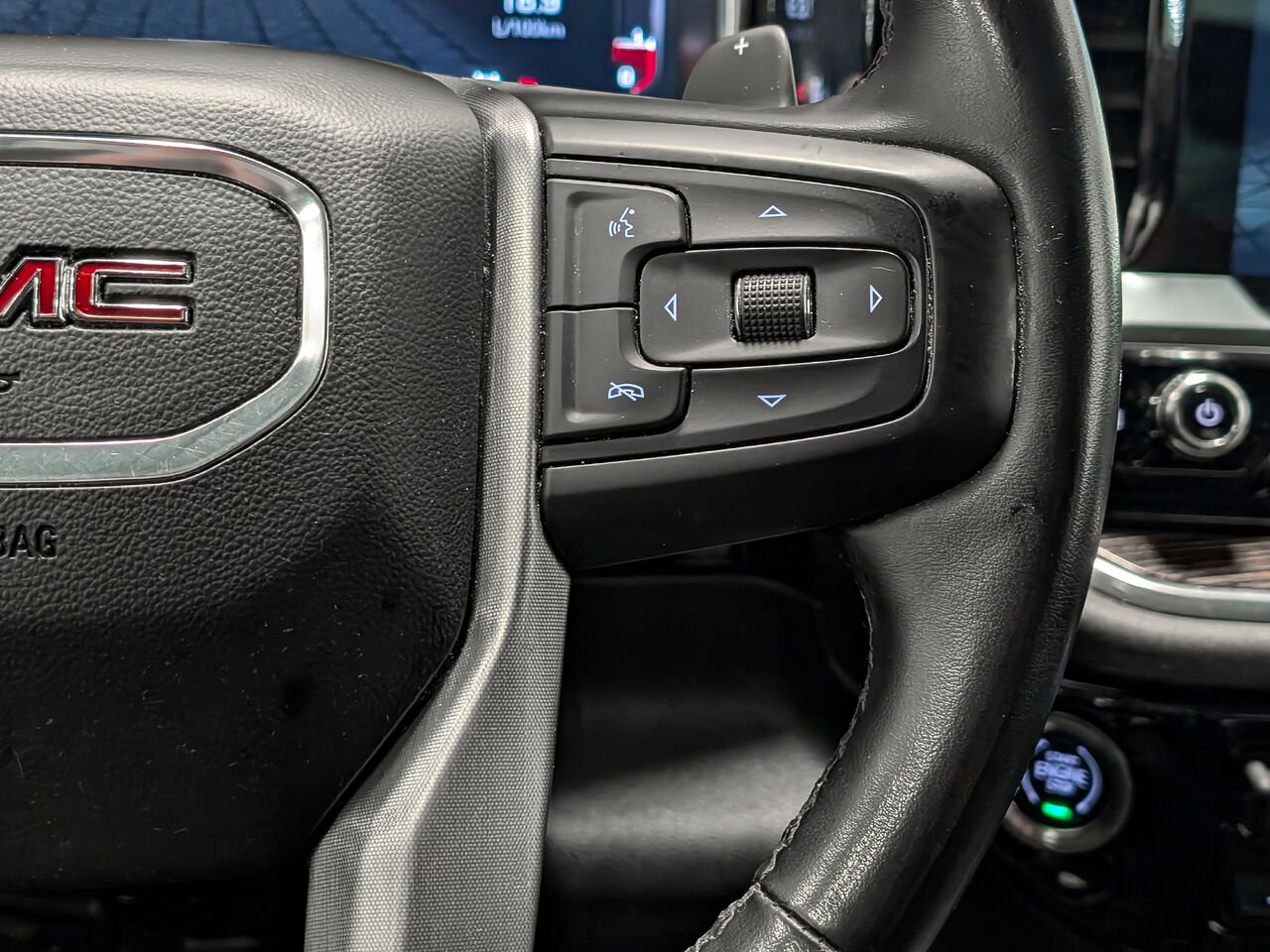 GMC SIERRA 1500 4WD CREW CAB PICKUP Elevation 3.0L Diesel volant et Sièges Chauffants 2024 Noir Sherbrooke - photo #11