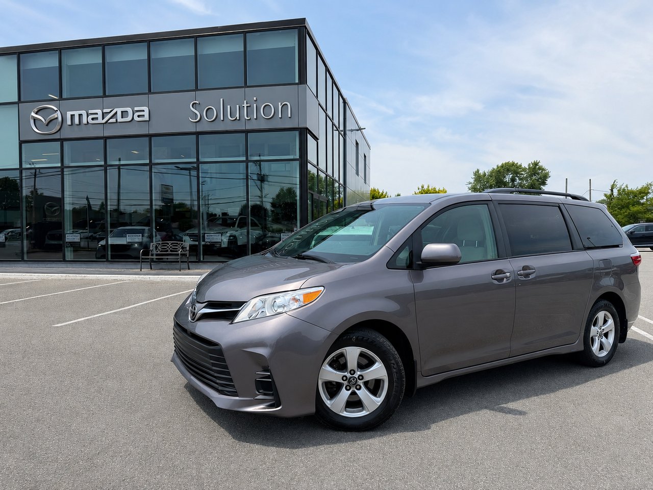 2019 Toyota Sienna LE Grey Châteauguay - photo #0