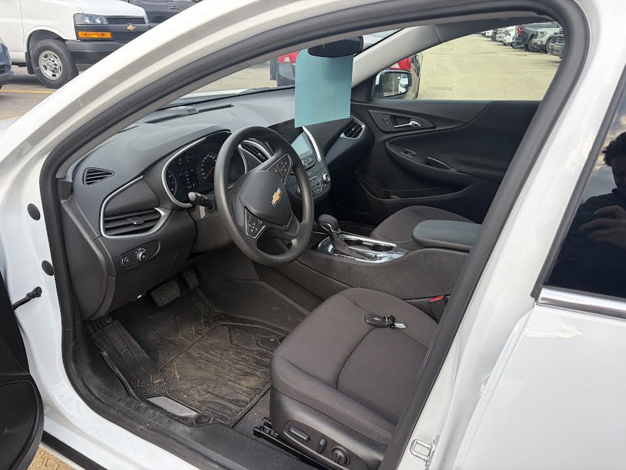 2024 Chevrolet Malibu 4dr Sdn 1LT White Sherwood Park - photo #6