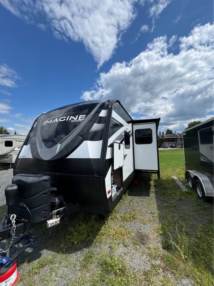 2023 Imagine Grand Design White Thetford Mines - photo #1