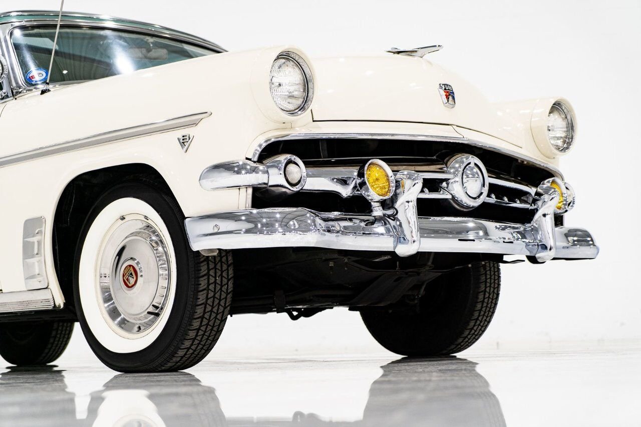 Ford Crestline Skyliner rare glass top long term ownership 1954 Blanc Montréal - photo #40