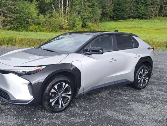 Toyota bZ4X 2023 2023 Argent élémentaire avec toit noir