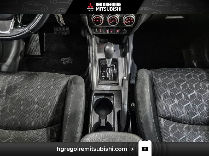 2022 Mitsubishi RVR Black Laval - photo #23
