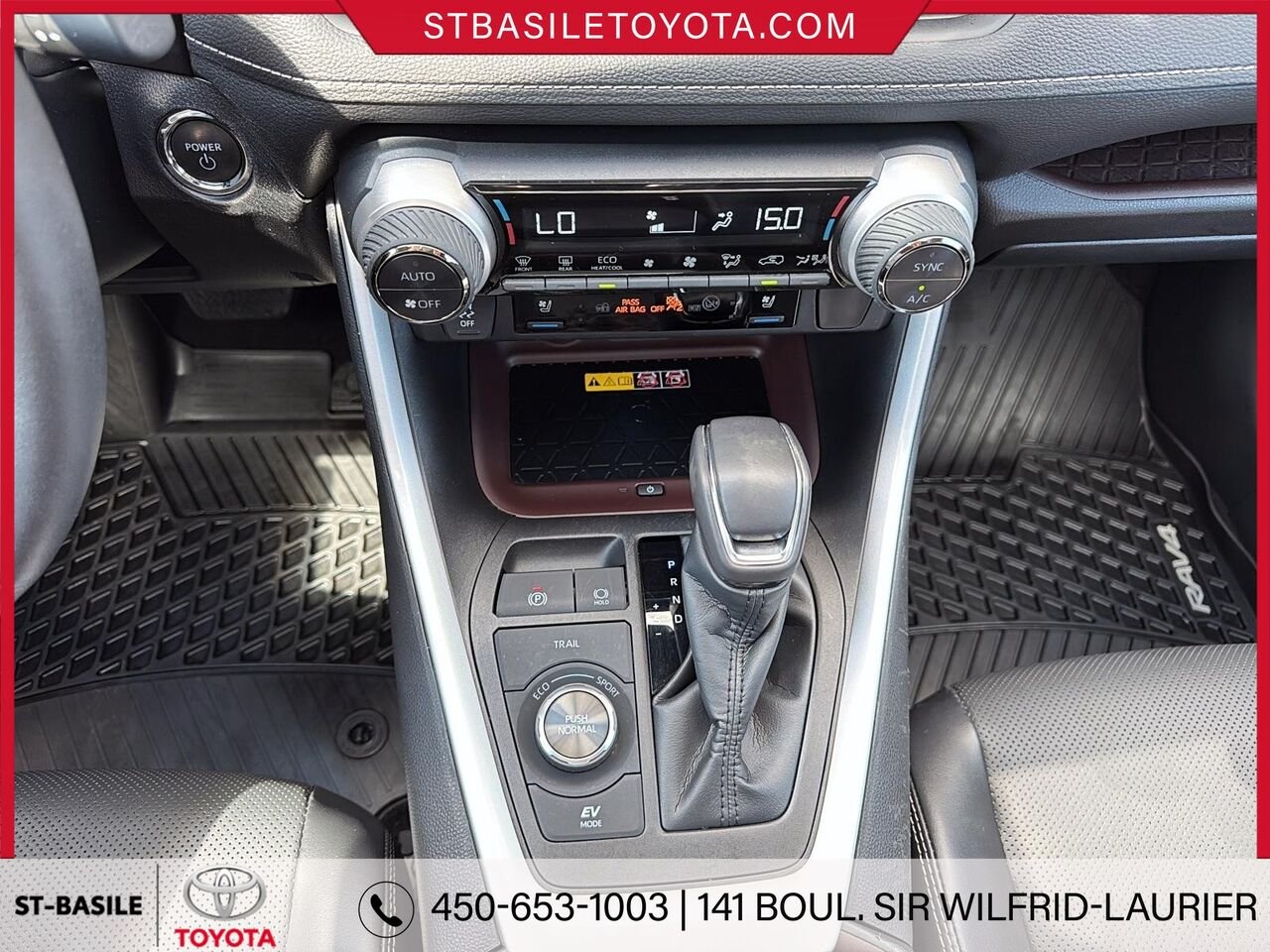 Toyota RAV4 Hybride 2023 Frisson glacé nacré Saint-Basile-le-Grand - photo #16