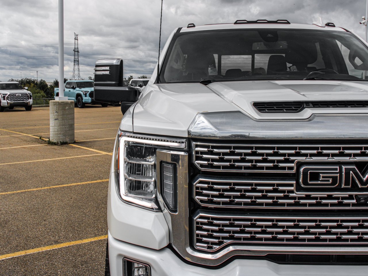 2023 GMC Sierra 2500HD 4WD Crew Cab 159 Denali White Sherwood Park - photo #10