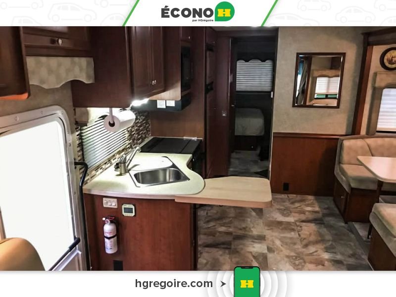 2007 Ford Super Duty F-550 Motorhome White Laval - photo #6