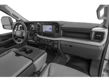 Ford Super Duty F-350 à roues arrière simples XLT