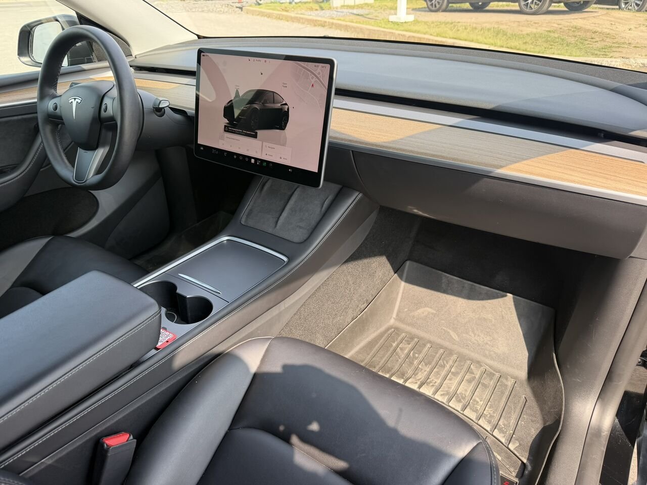 2022 Tesla Model Y LONG RANGE AWD Black Laval - photo #18