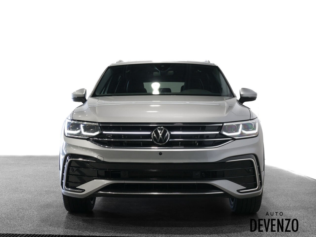 2023 Volkswagen Tiguan Silver Saint-Eustache - photo #5