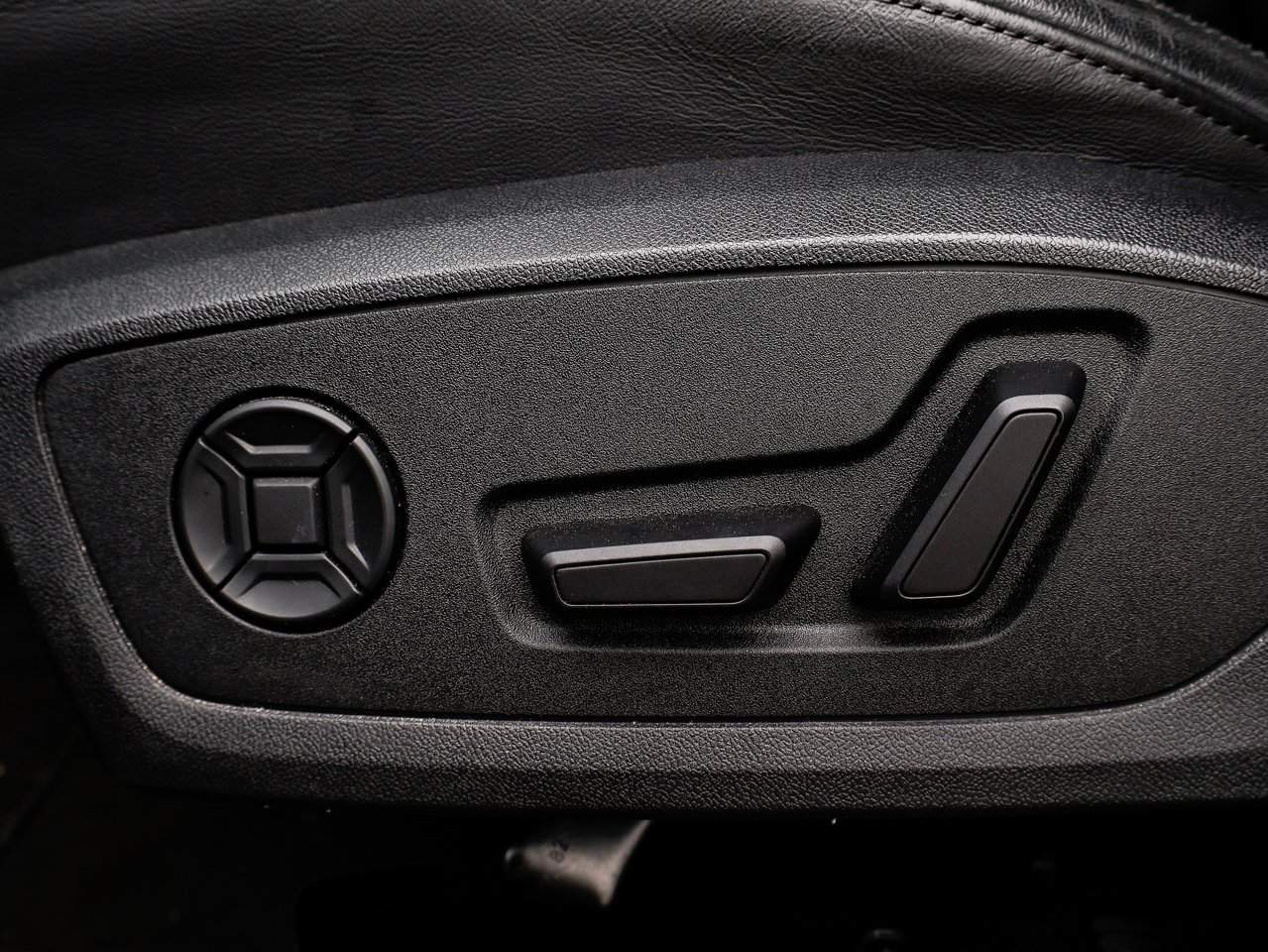 2025 Audi Q3 40 TFSI quattro White Sherwood Park - photo #19