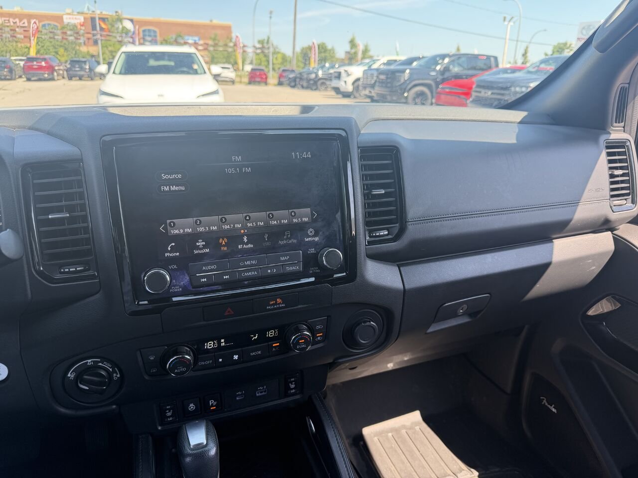NISSAN FRONTIER PRO-4X SV cabine double caisse longue 4x4 2022 Argent Ottawa & Gatineau - photo #5