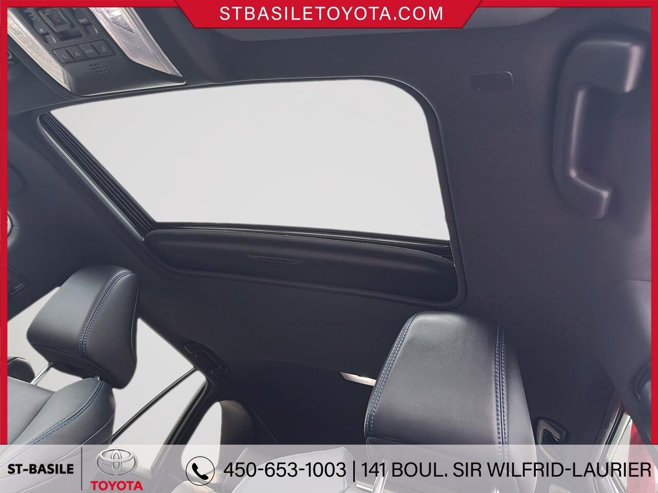 TOYOTA RAV4 Hybride 2023 Ciel argent métallisé avec toit noir Saint-Basile-le-Grand - photo #17