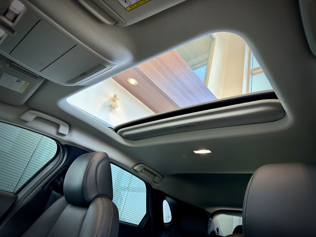 2023 Mazda CX-30 Silver Notre-Dame-des-Prairies - photo #15